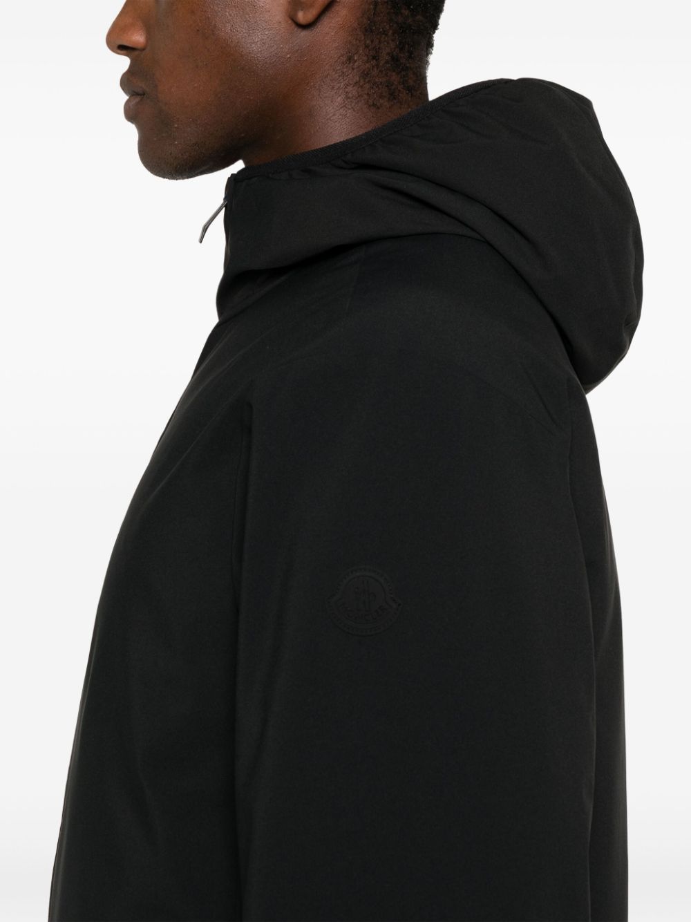 doudoune à capuche avec patch logo