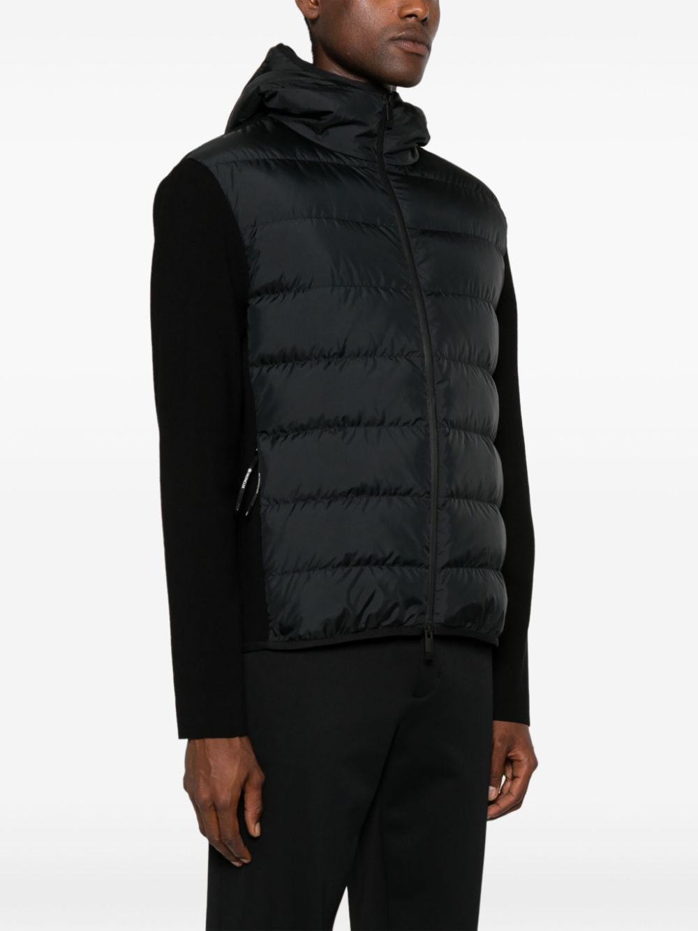 veste à capuche en tricot avec empiècements rembourrés