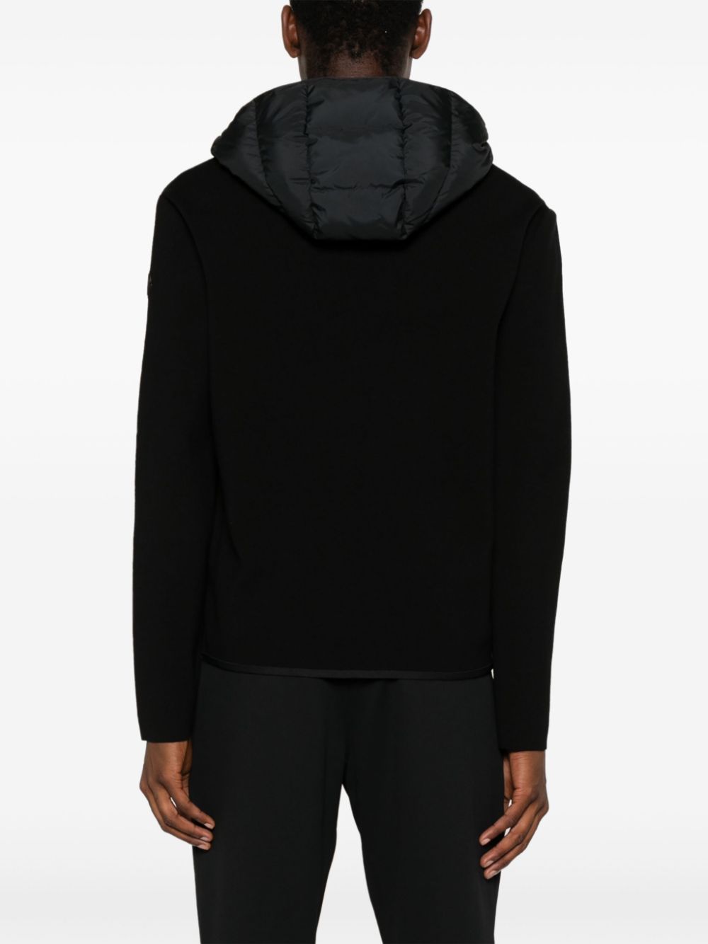 veste à capuche en tricot avec empiècements rembourrés