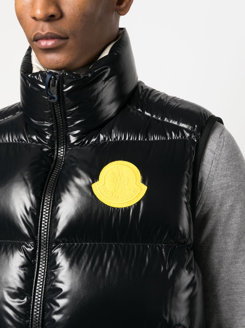 gilet matelassé avec patch logo