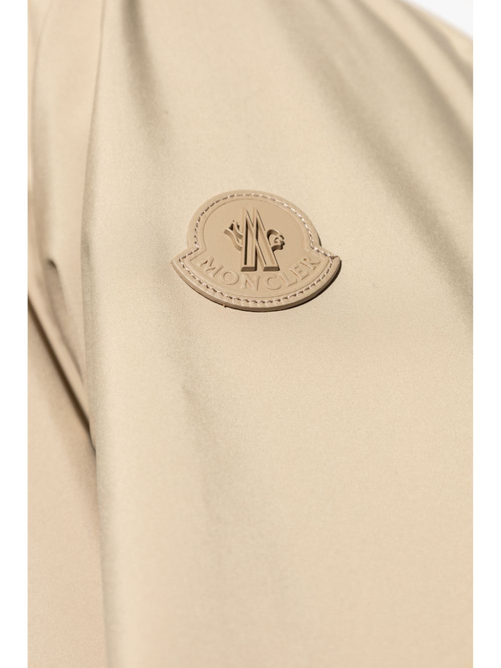 veste avec patch logo