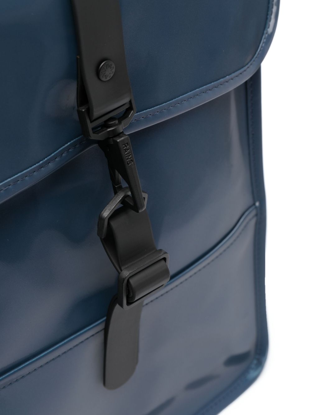 carabiner-fastening waterproof backpack