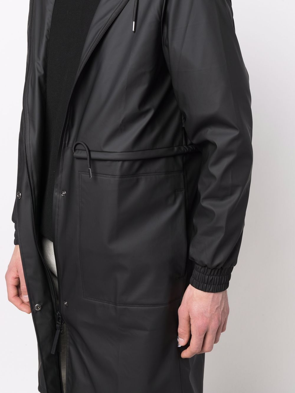 imperméable à capuche avec cordon de serrage