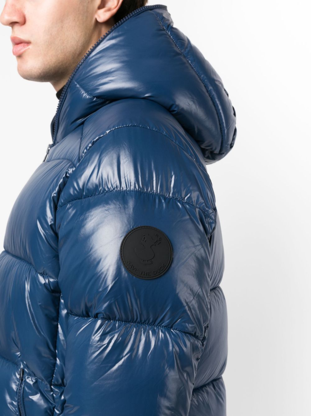 veste à capuche matelassée avec patch logo