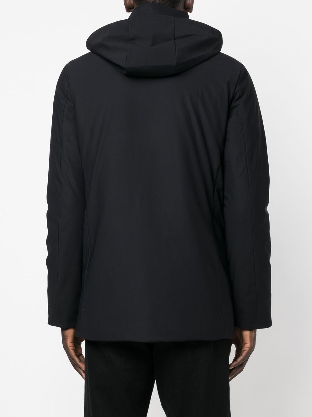 parka à capuche et col montant