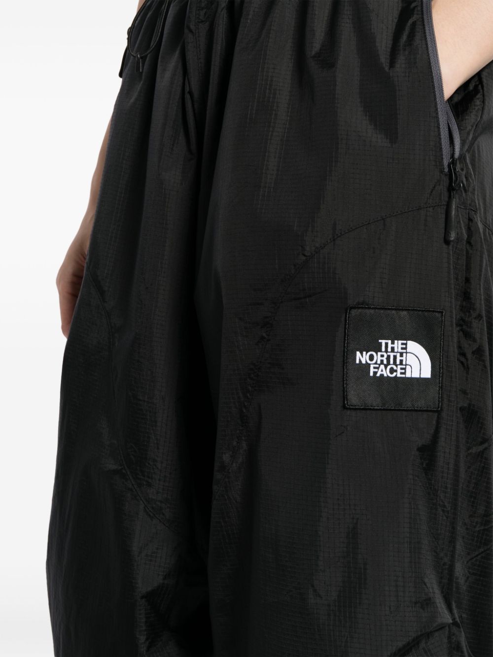 wind trousers