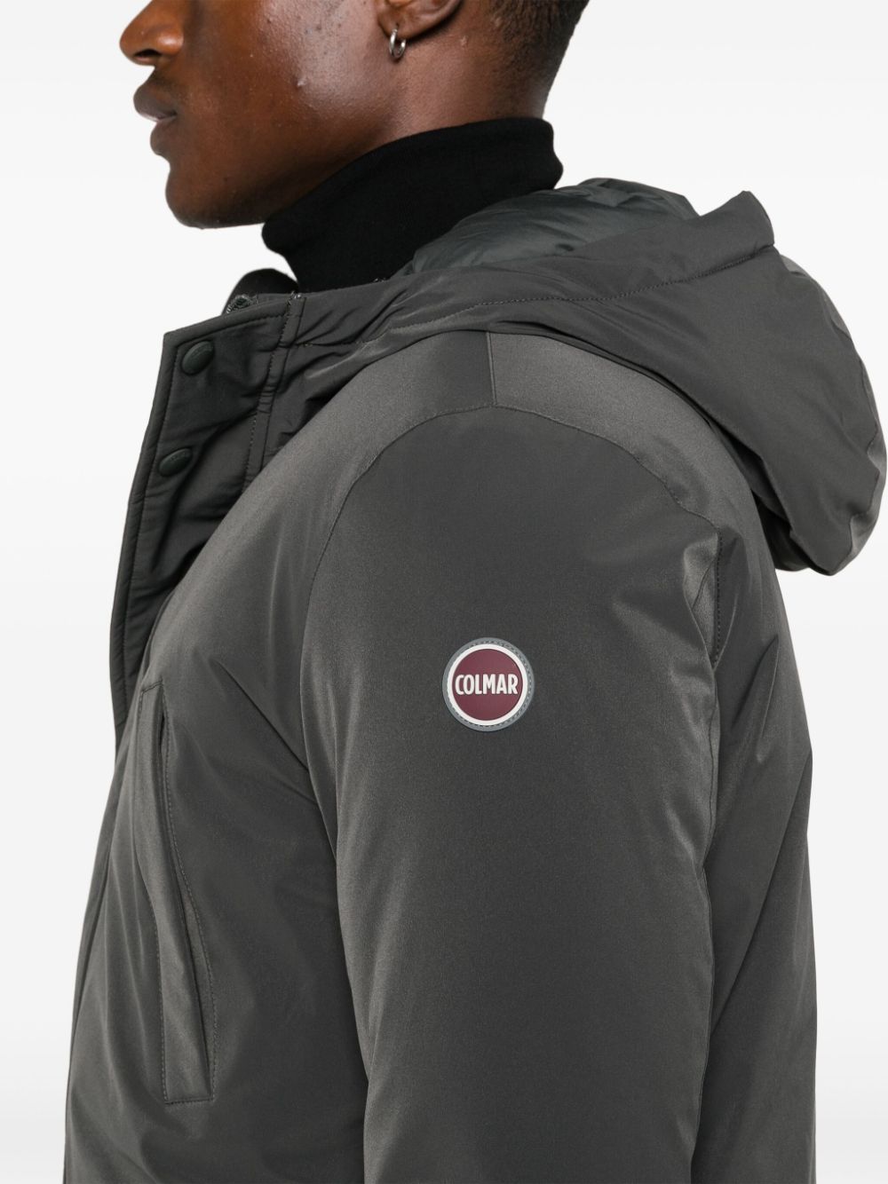 manteau avec logo en relief