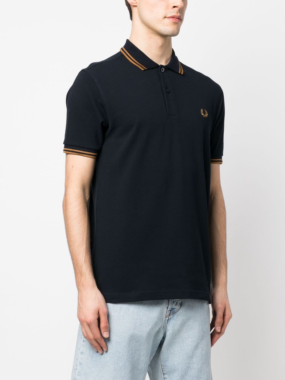 polo avec logo brodé