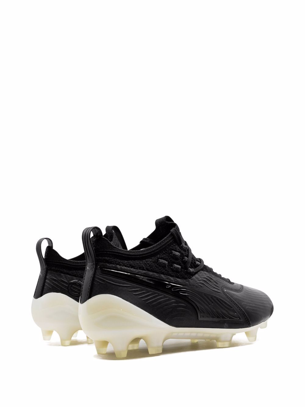 Une chaussure de football synthétique 19.1 Firm Ground