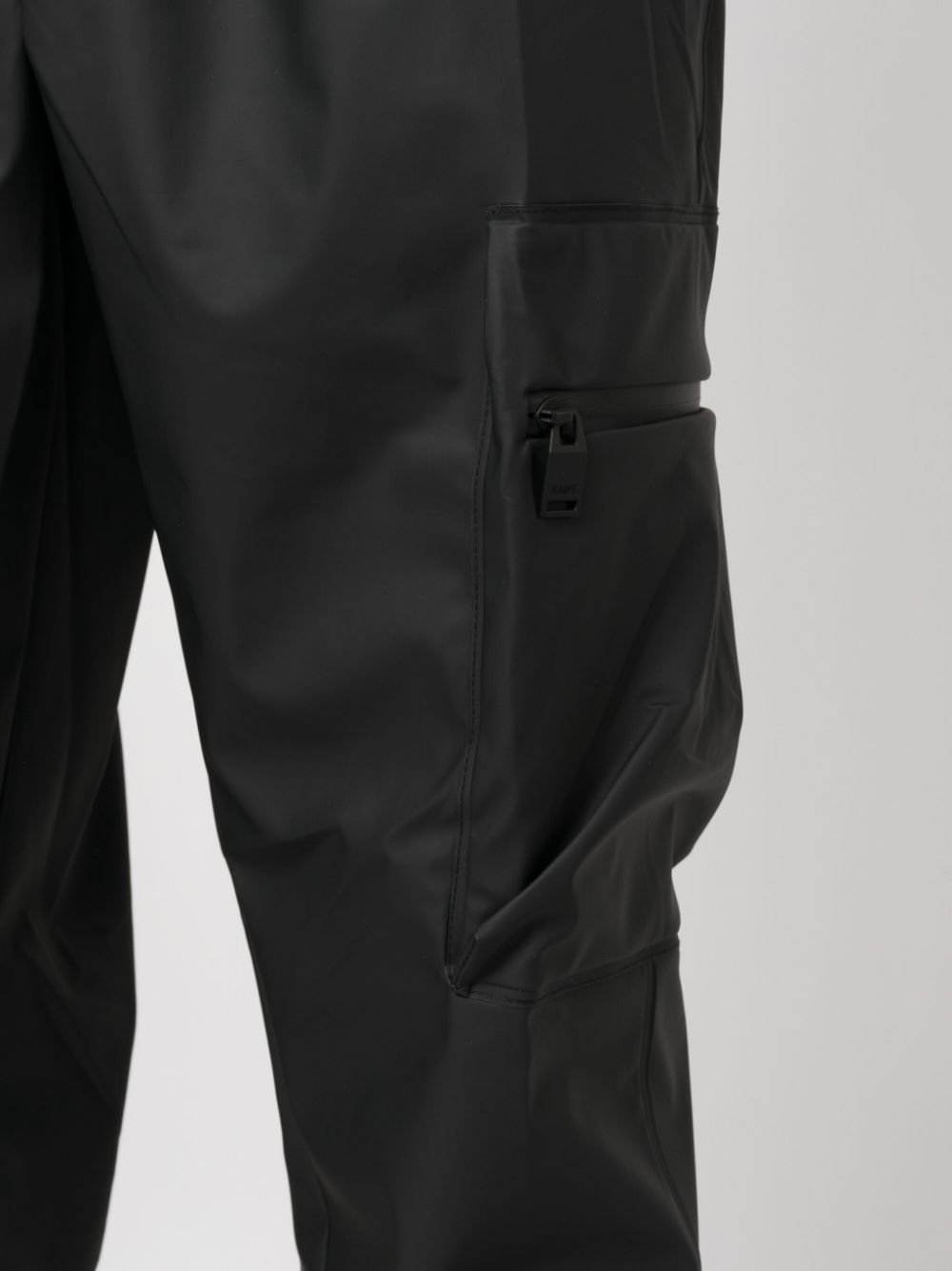 drawstring-waistband tapered cargo trousers