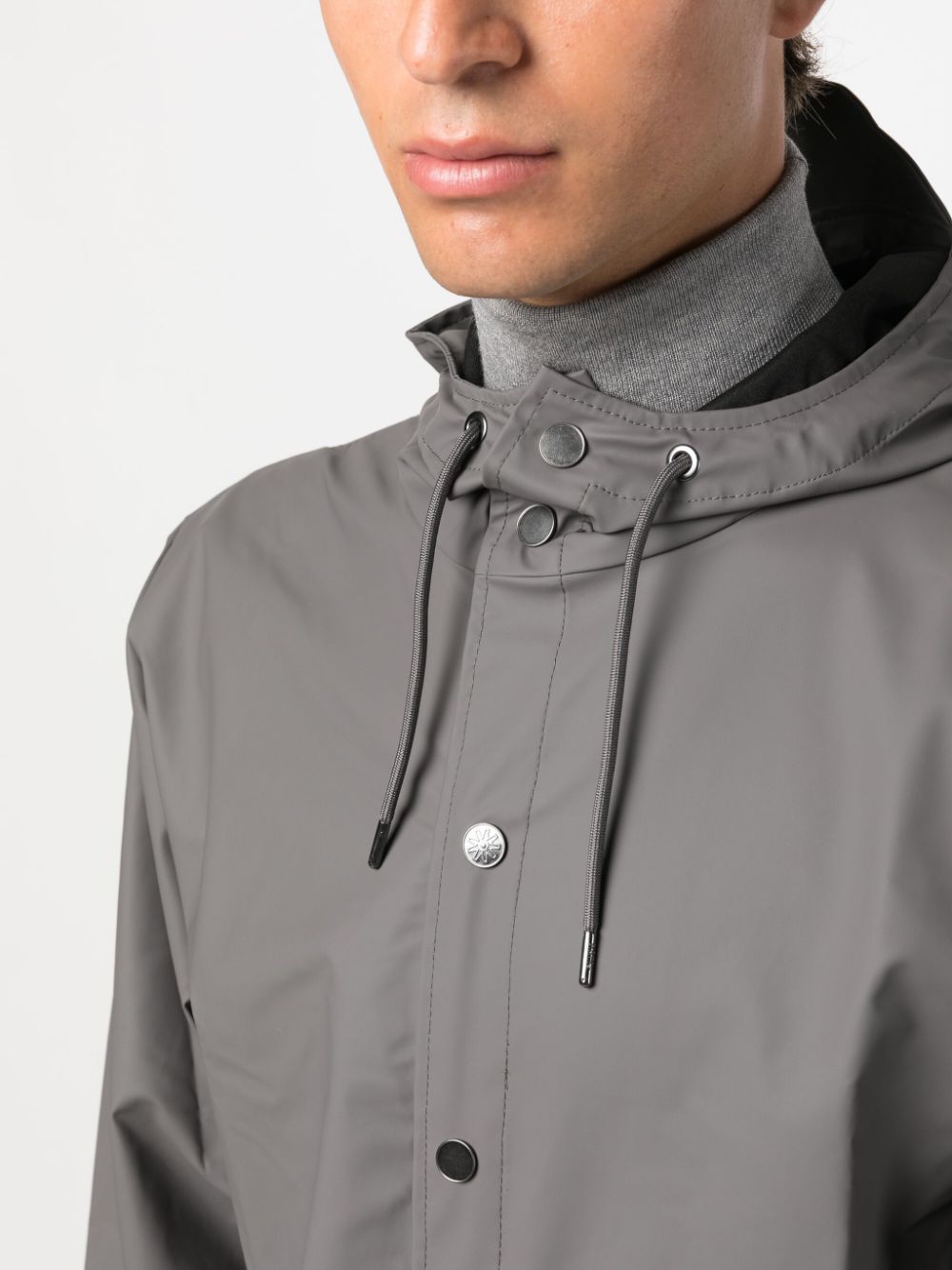 imperméable à capuche avec fermeture à boutons-pression
