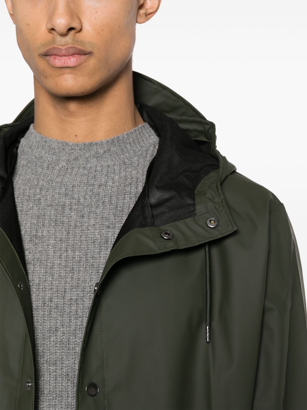 veste de pluie boutonnée avec capuche et cordon de serrage