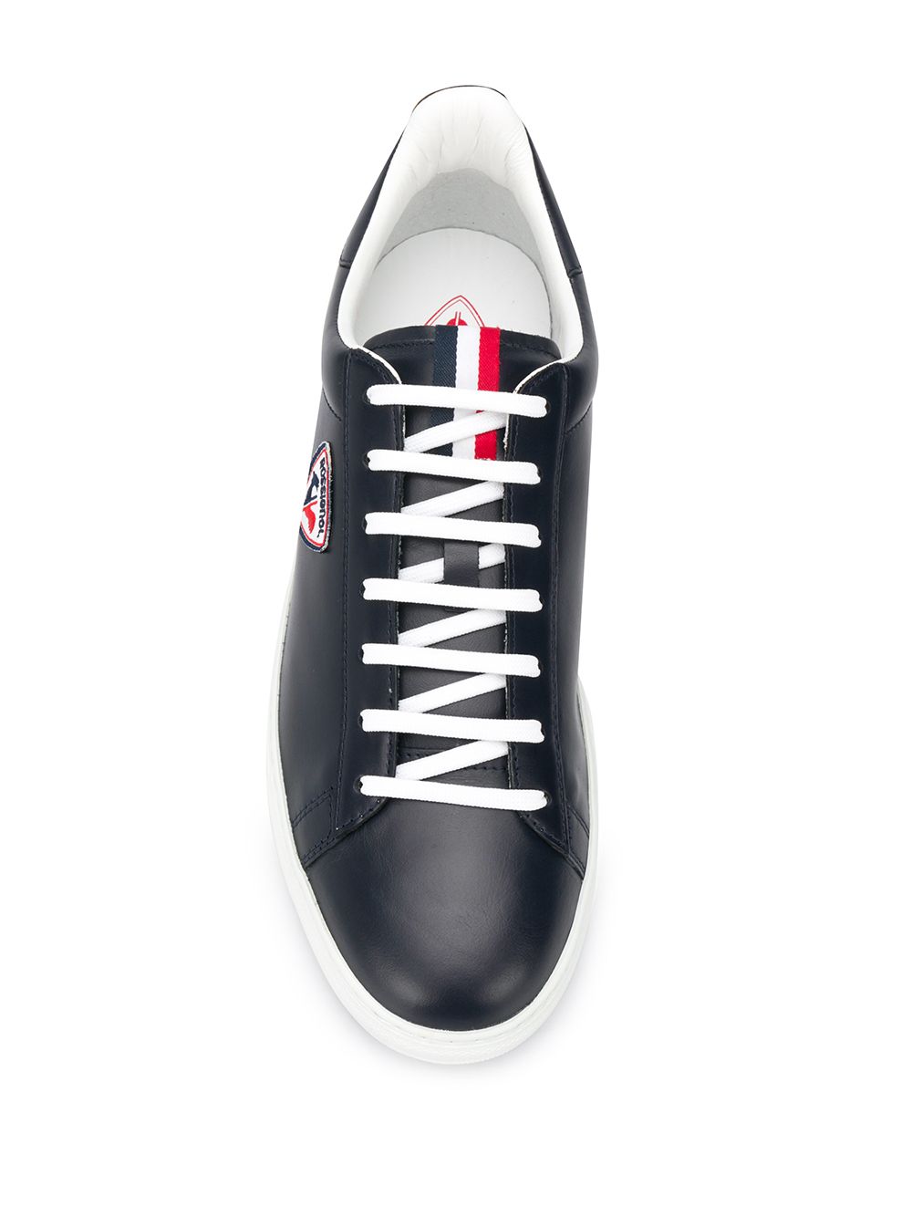baskets basses avec patch logo