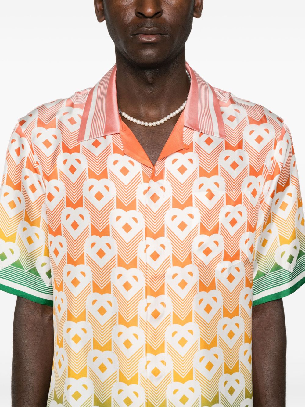 Chemise en soie avec monogramme en forme de cœur dégradé