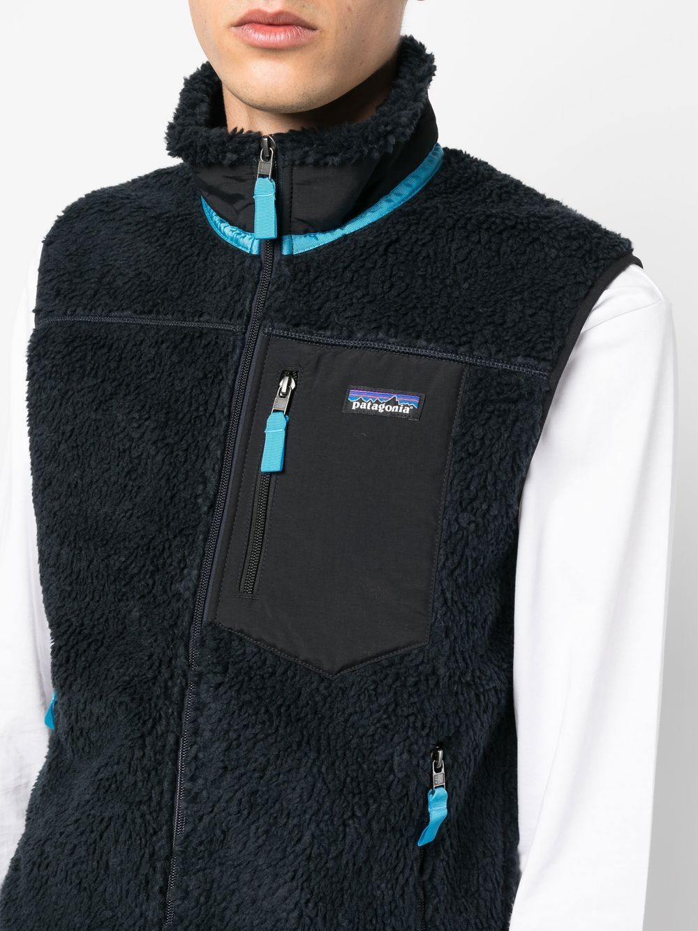 gilet en fausse peau de mouton avec patch logo