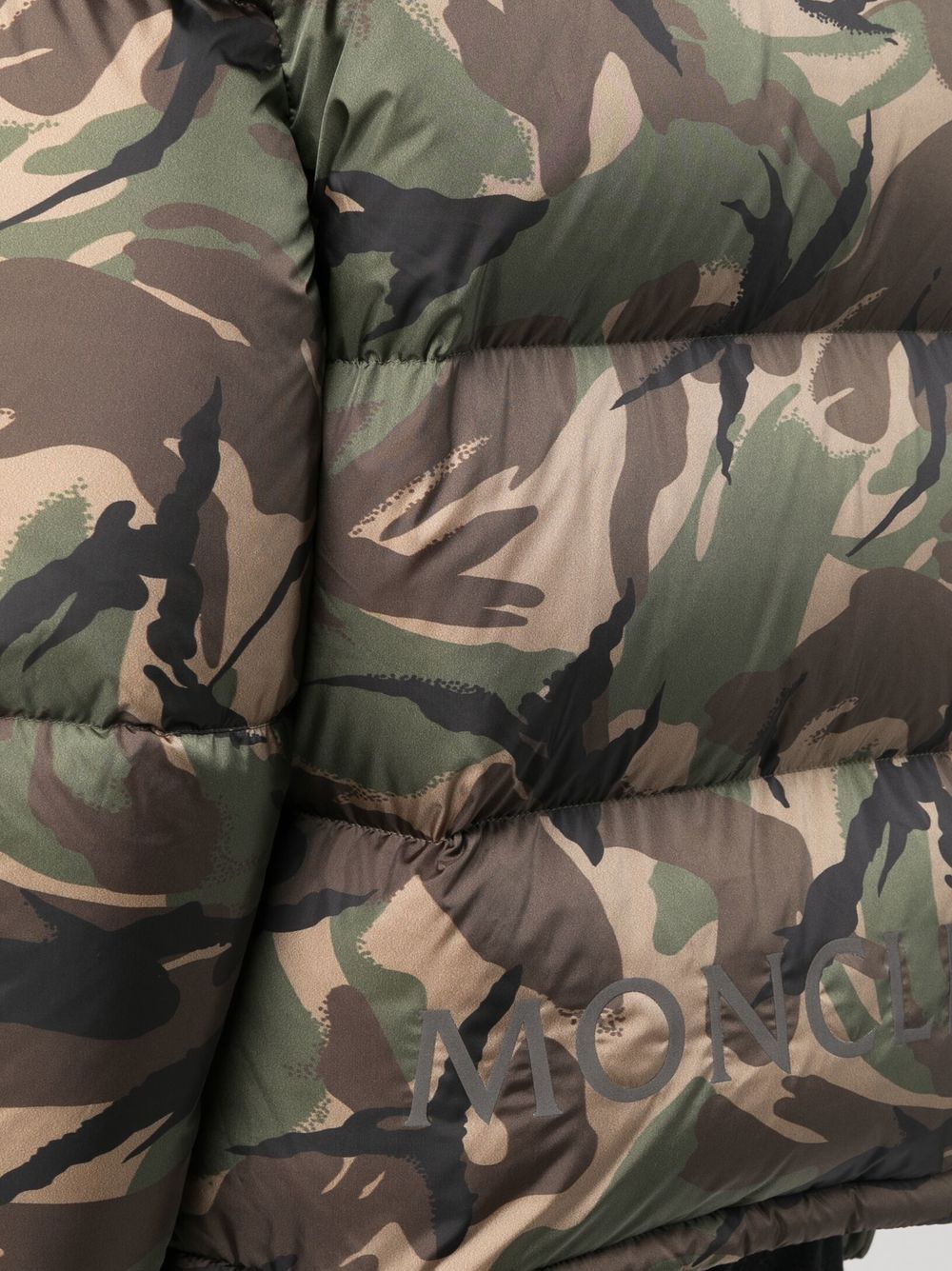 camouflage-print hooded puffer jacket