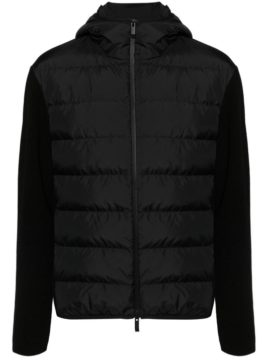 veste à capuche en tricot avec empiècements rembourrés