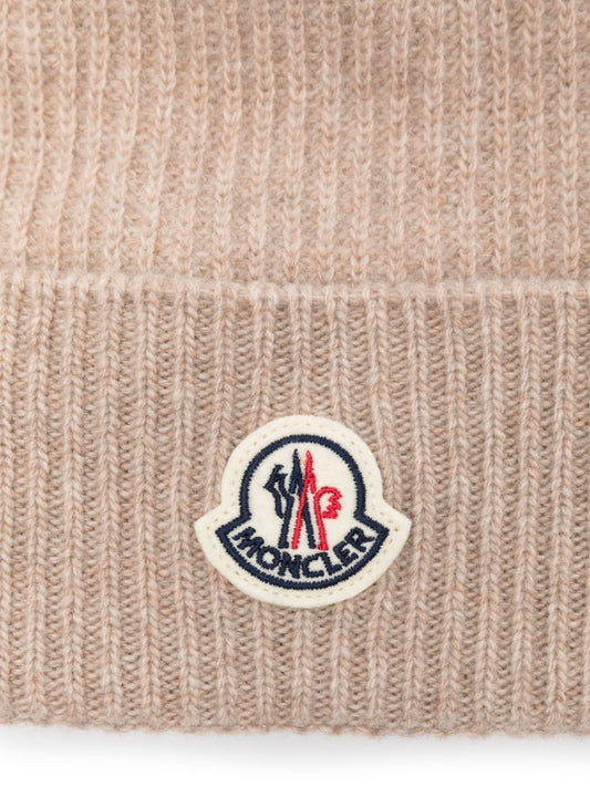 logo-patch beanie hat