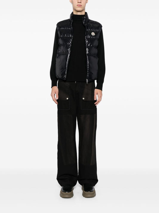 zip fastening vest
