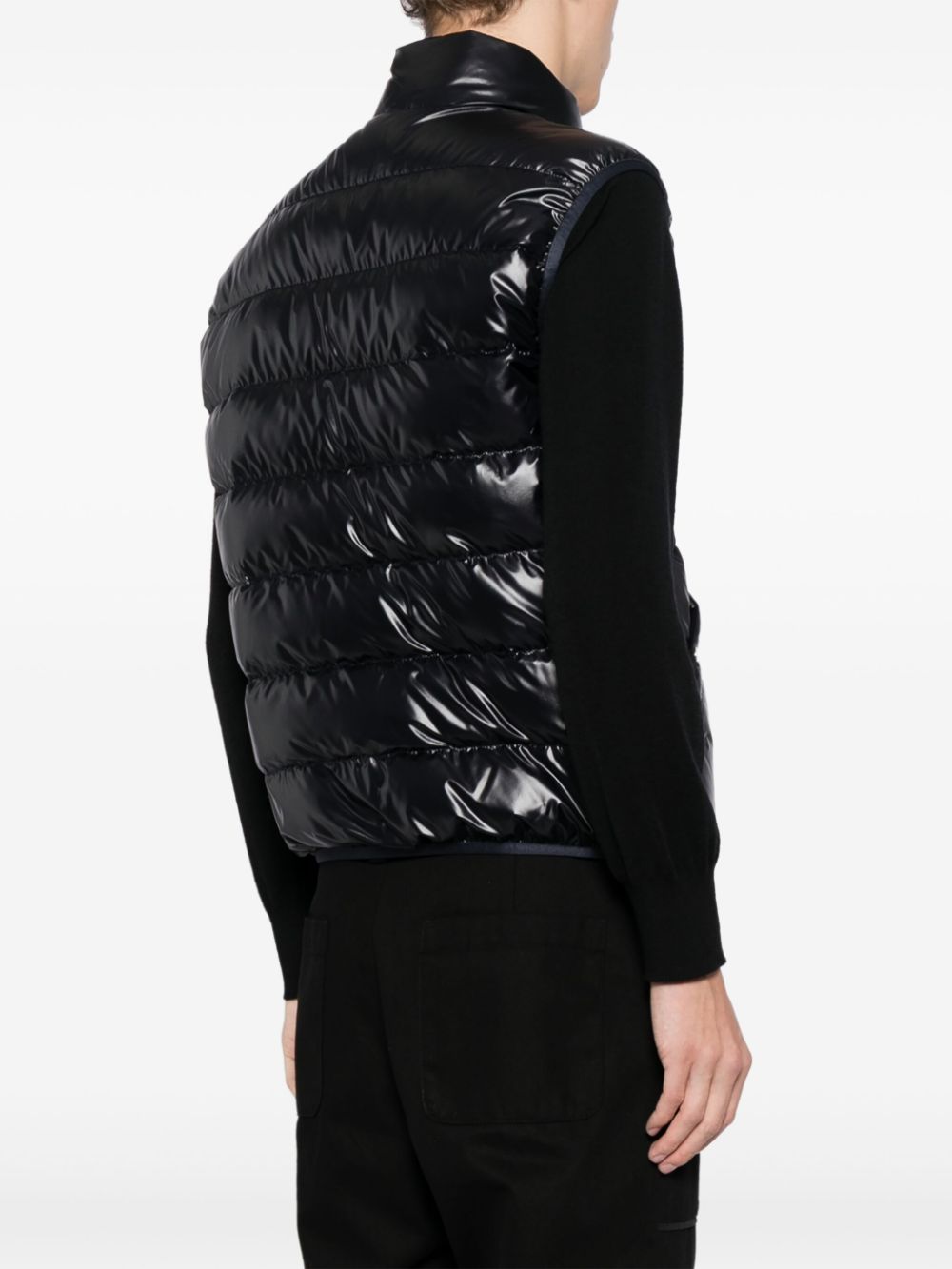 zip fastening vest