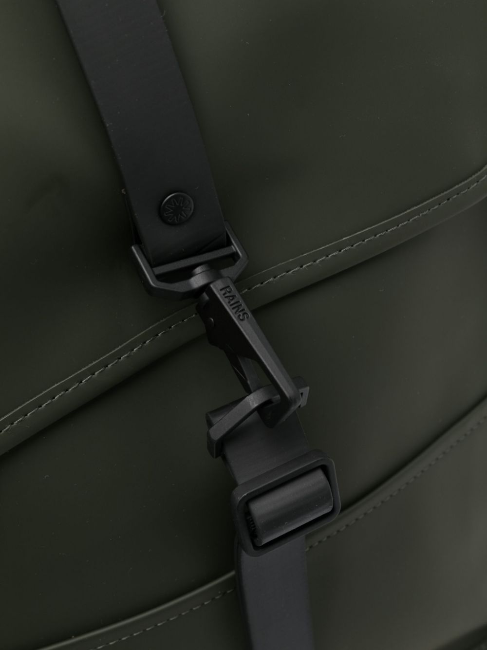 carabiner-fastening waterproof backpack