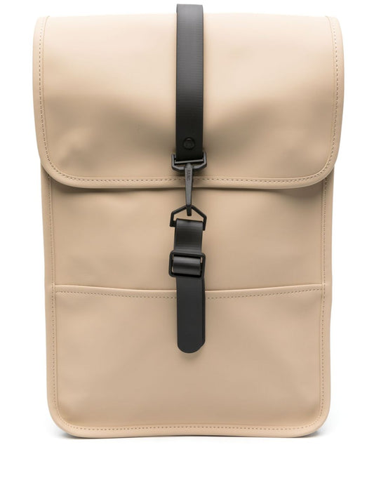 carabiner-fastening waterproof backpack