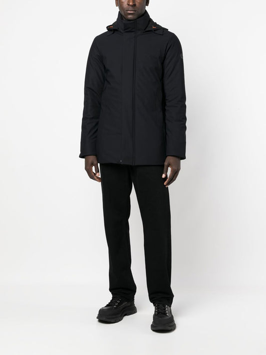 parka à capuche et col montant