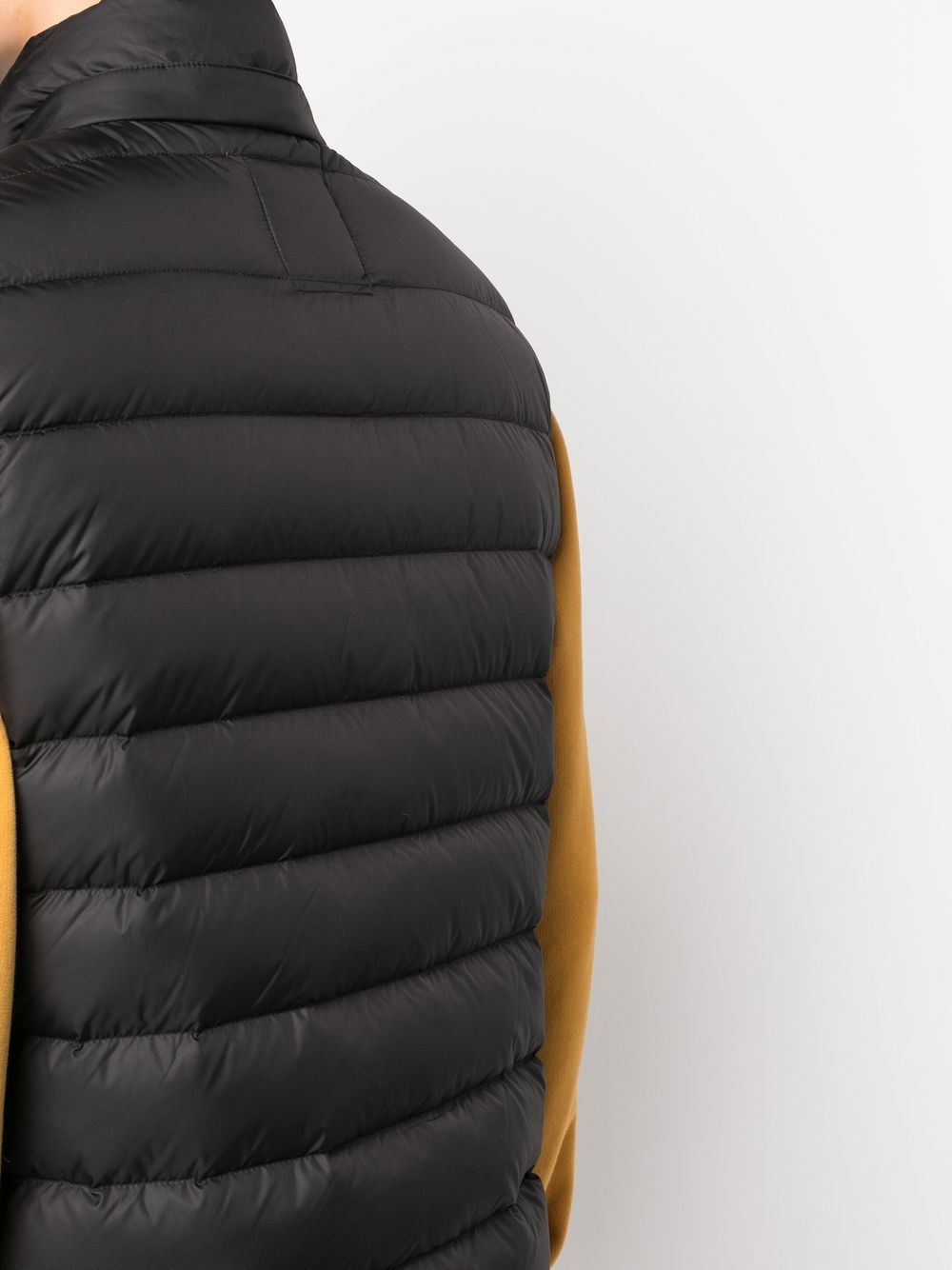 gilet rembourré avec logo en relief