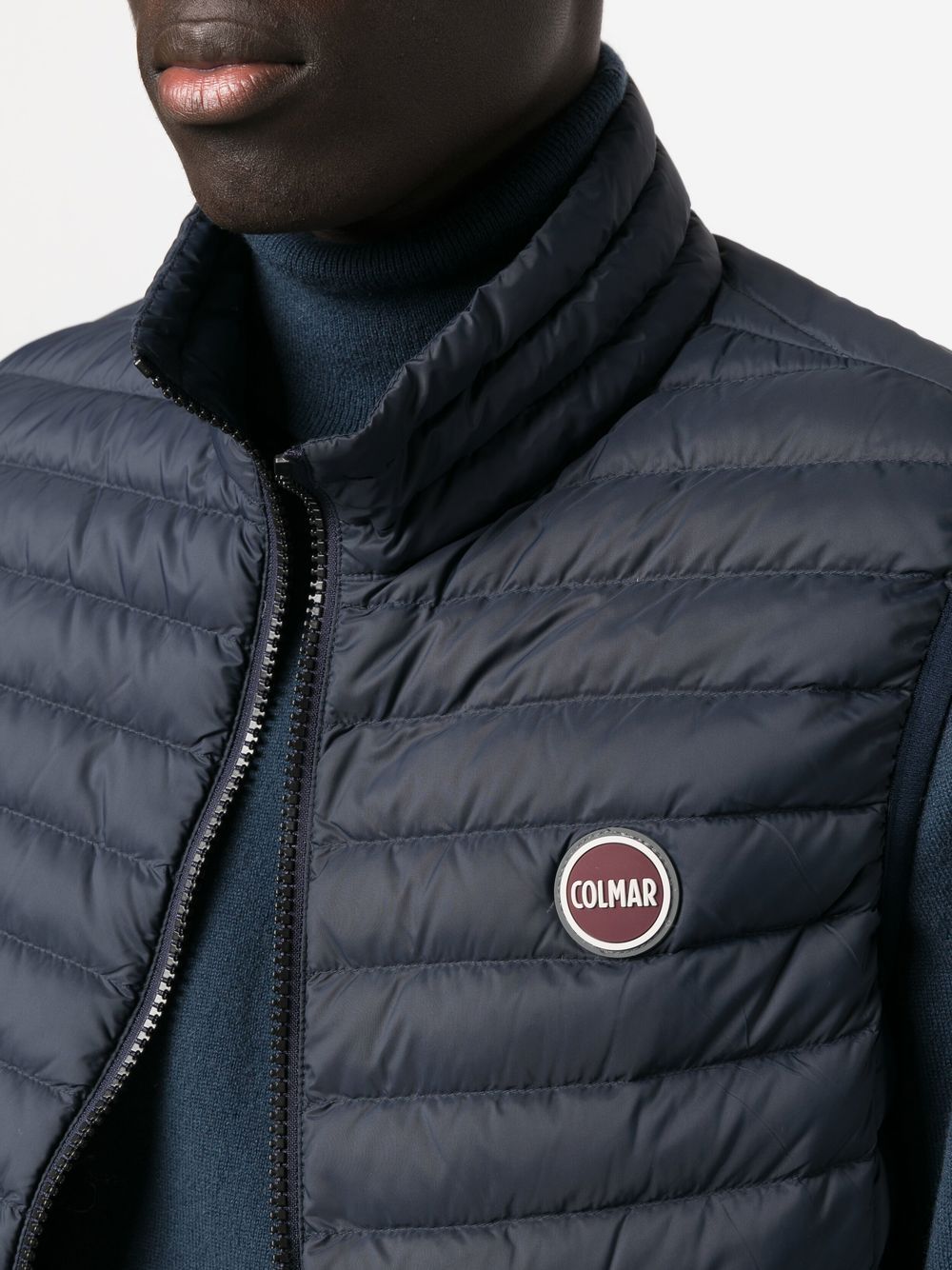 gilet rembourré avec logo en relief