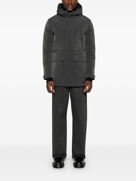 manteau avec logo en relief