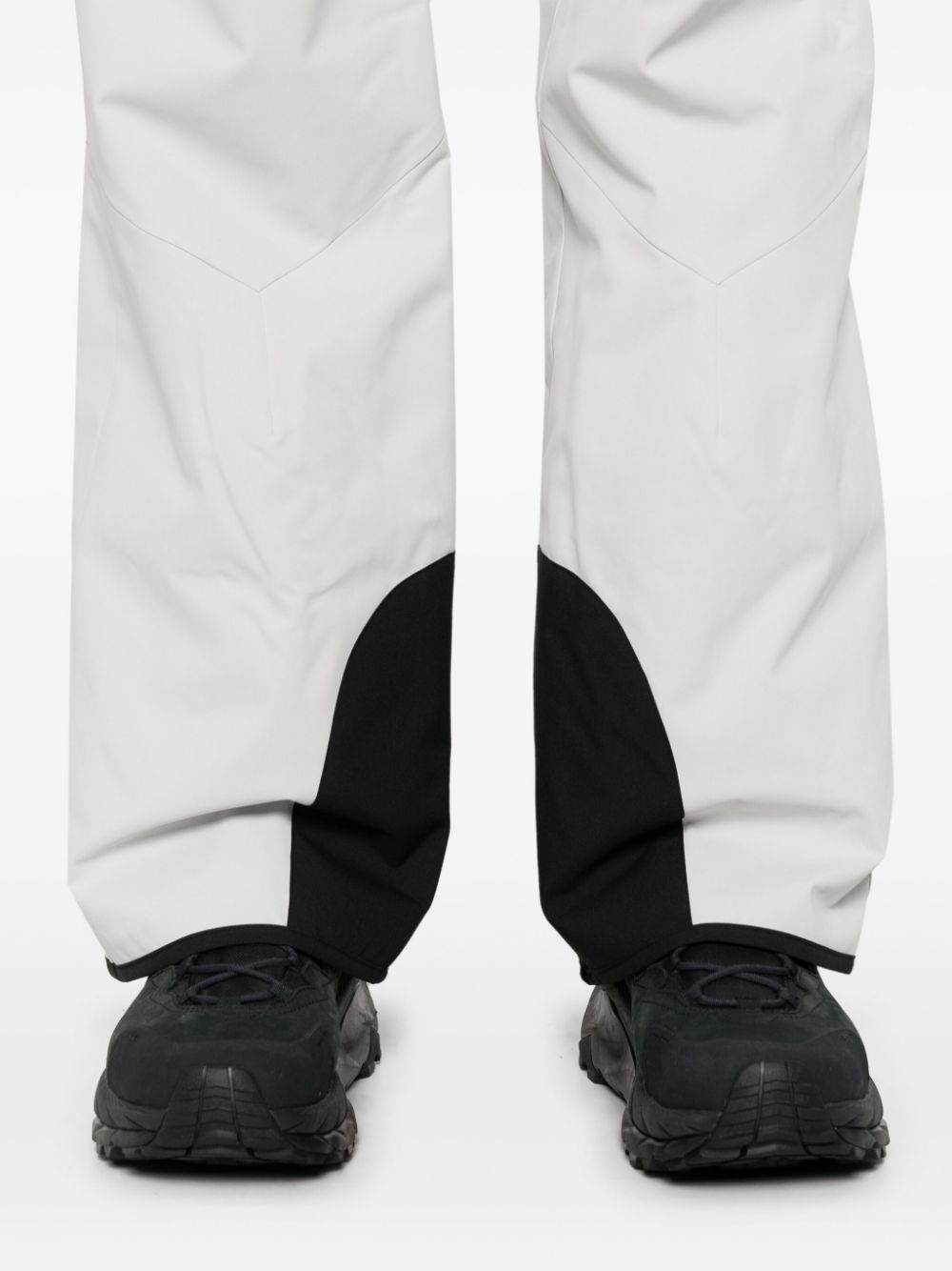 Pantalon à bretelles