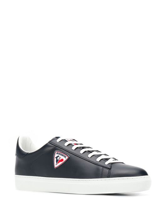 baskets basses avec patch logo