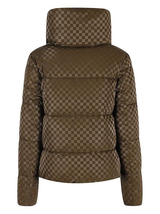 zip-fastening puffer jacket
