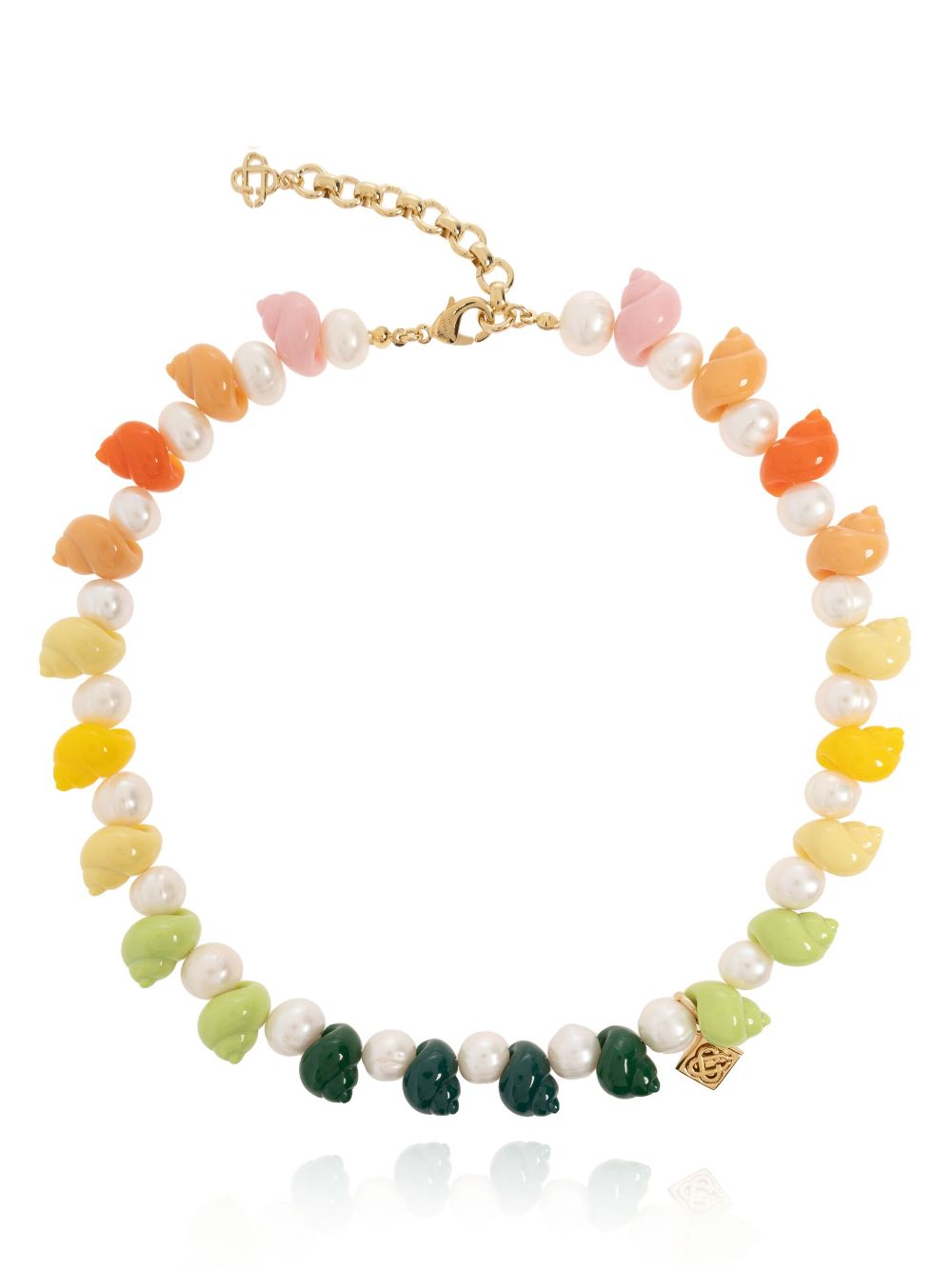 collier en fausses perles et coquillages