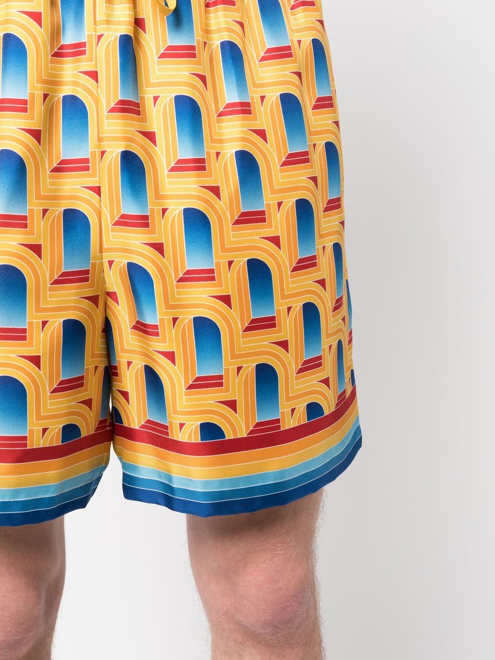 short en soie à imprimé graphique