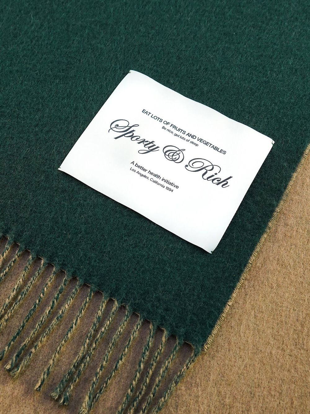 Écharpe avec patch logo script