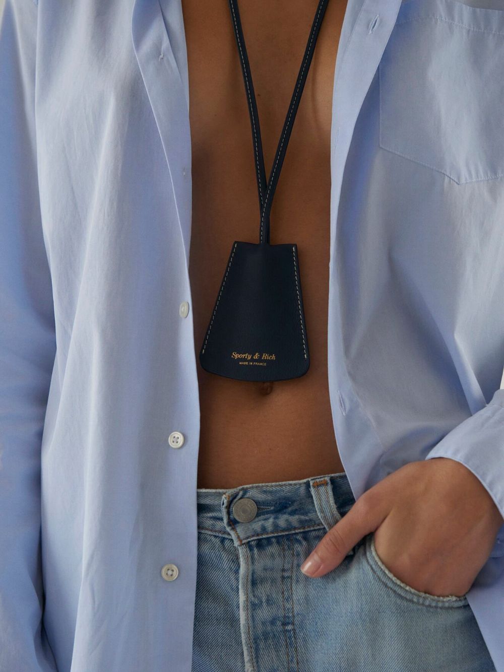 porte-clés avec logo imprimé et coutures contrastées